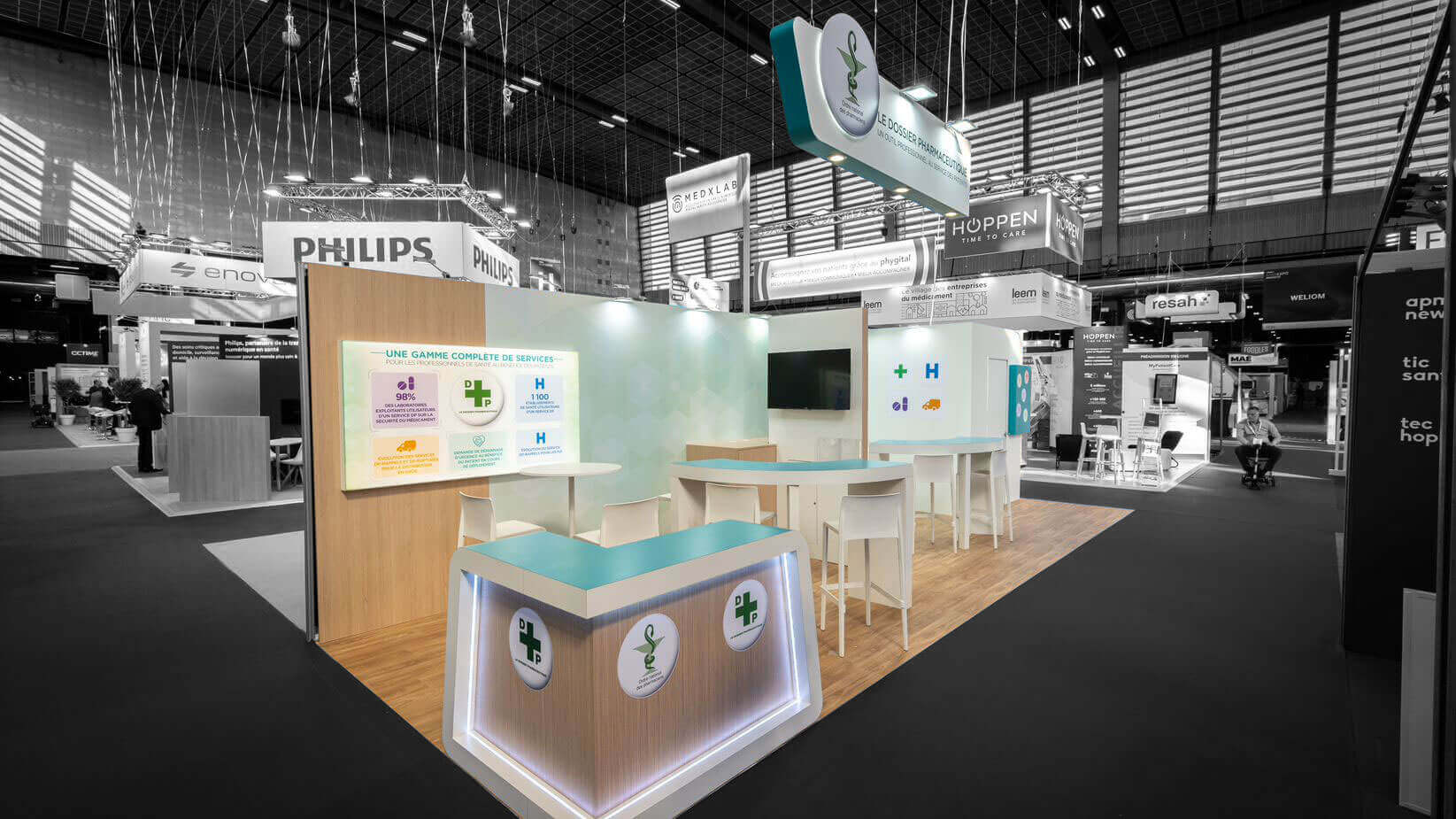 vue de côté du stand sur-mesure CNOP au salon Santexpo 2022