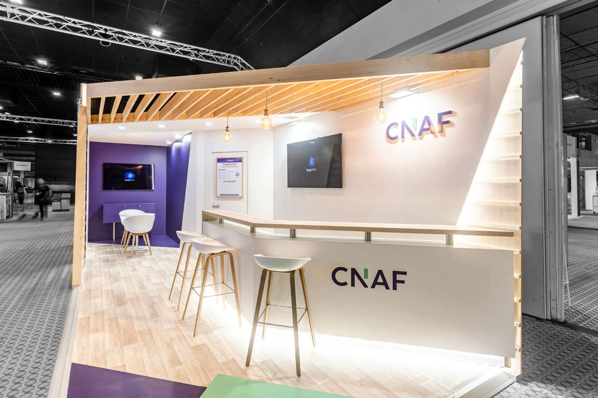 vue intérieure du stand sur-mesure CNAF au salon COEC 2023