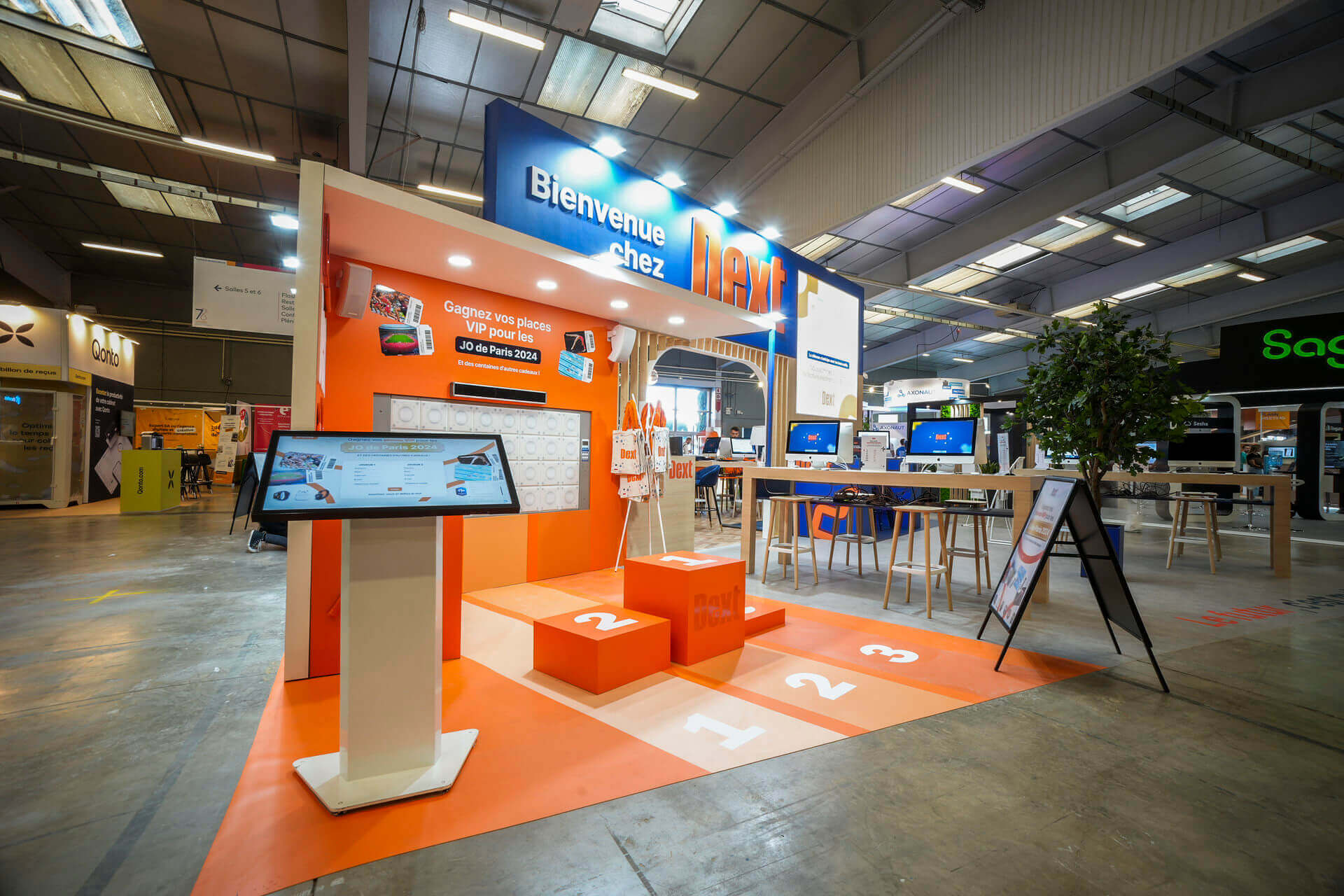 vue de l'angle du stand sur-mesure Dext au Congrès Experts Comptables 2023