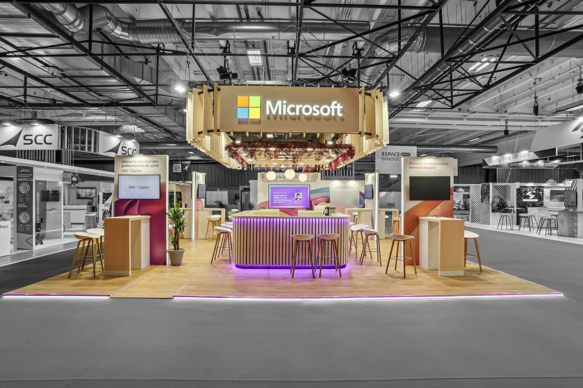 vue de face du stand sur-mesure MICROSOFT au salon SANTEXPO 2024
