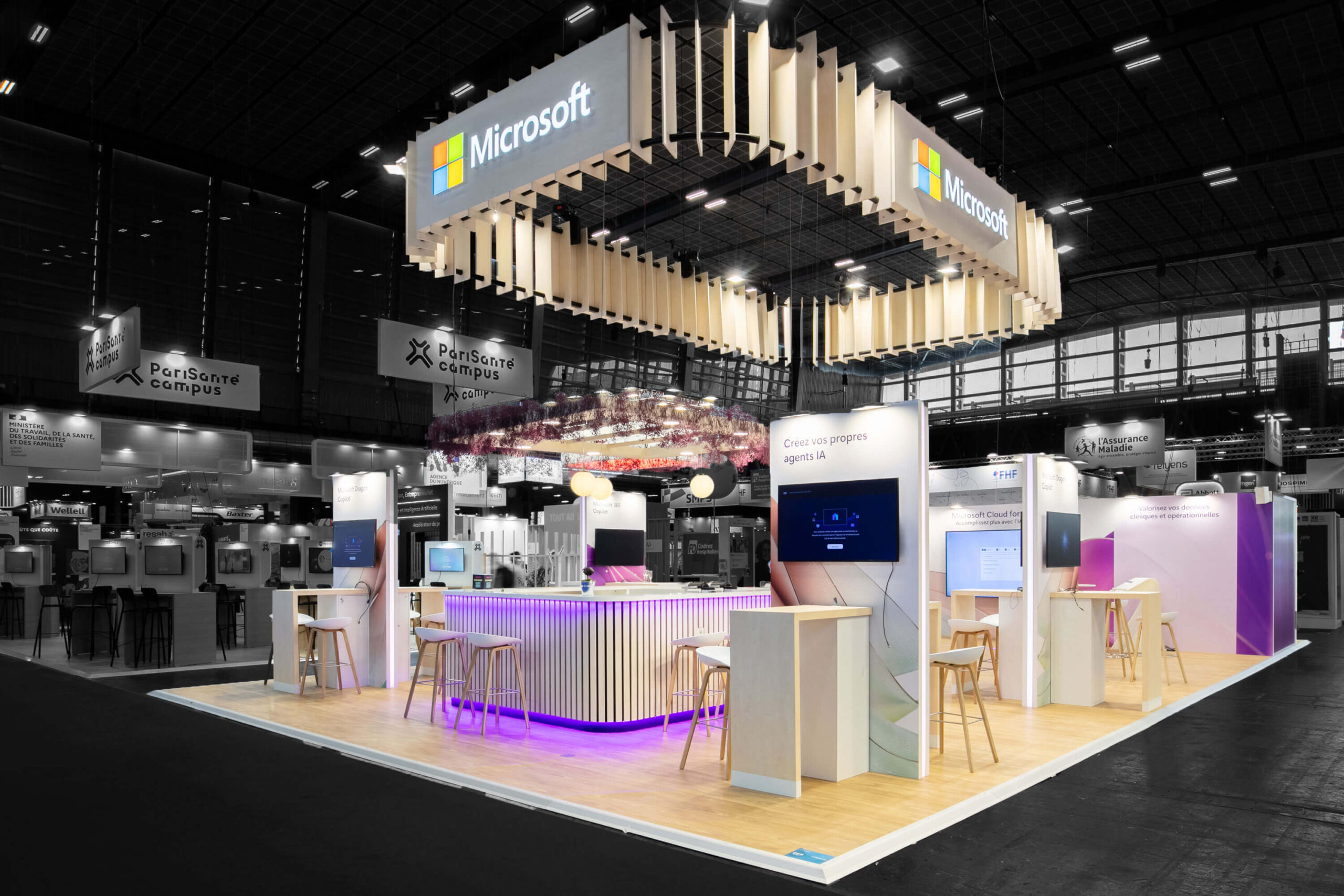 vue d'angle du stand sur-mesure Microsoft au salon Santexpo 2025
