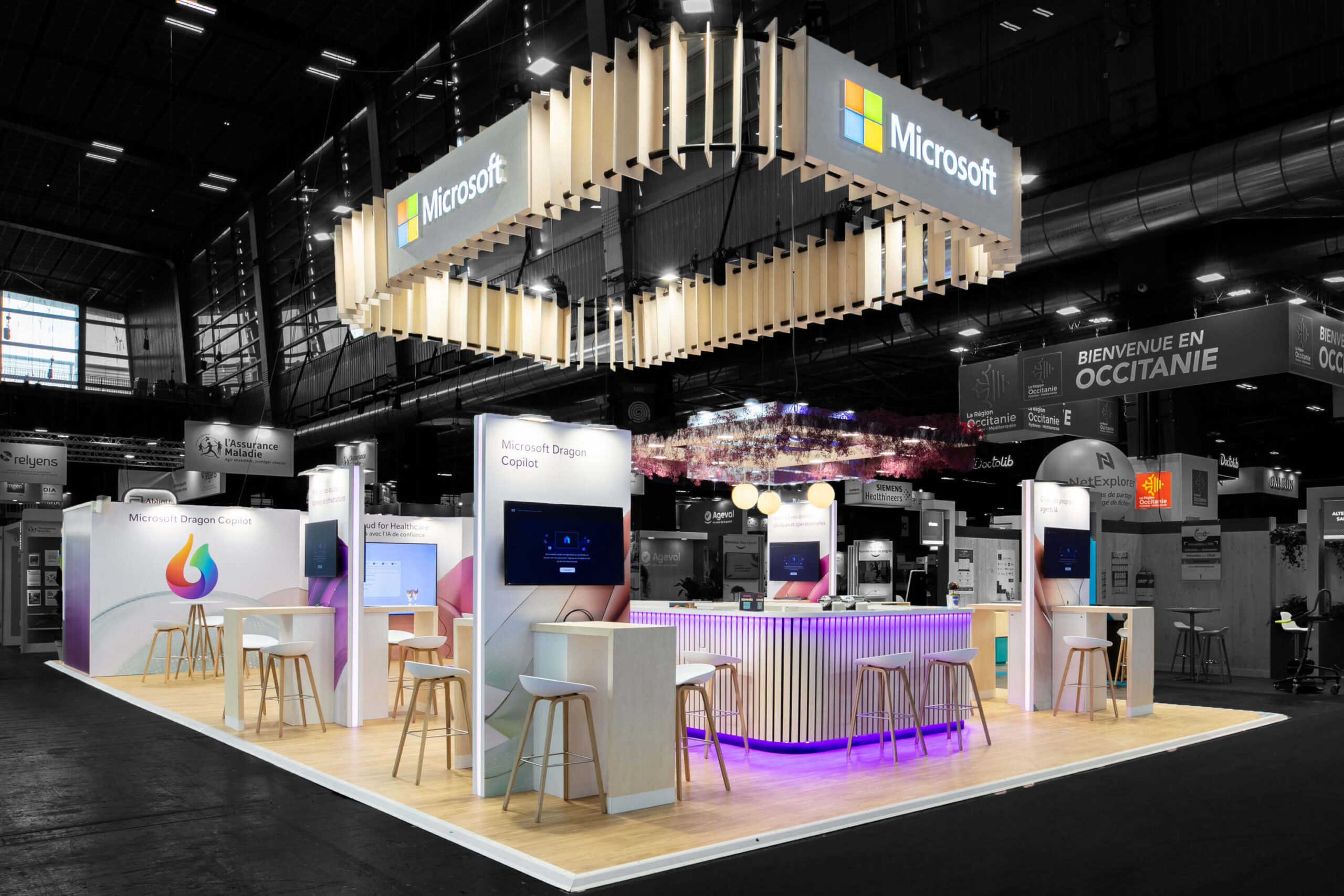 vue du coté du stand sur-mesure Microsoft au salon Santexpo 2025