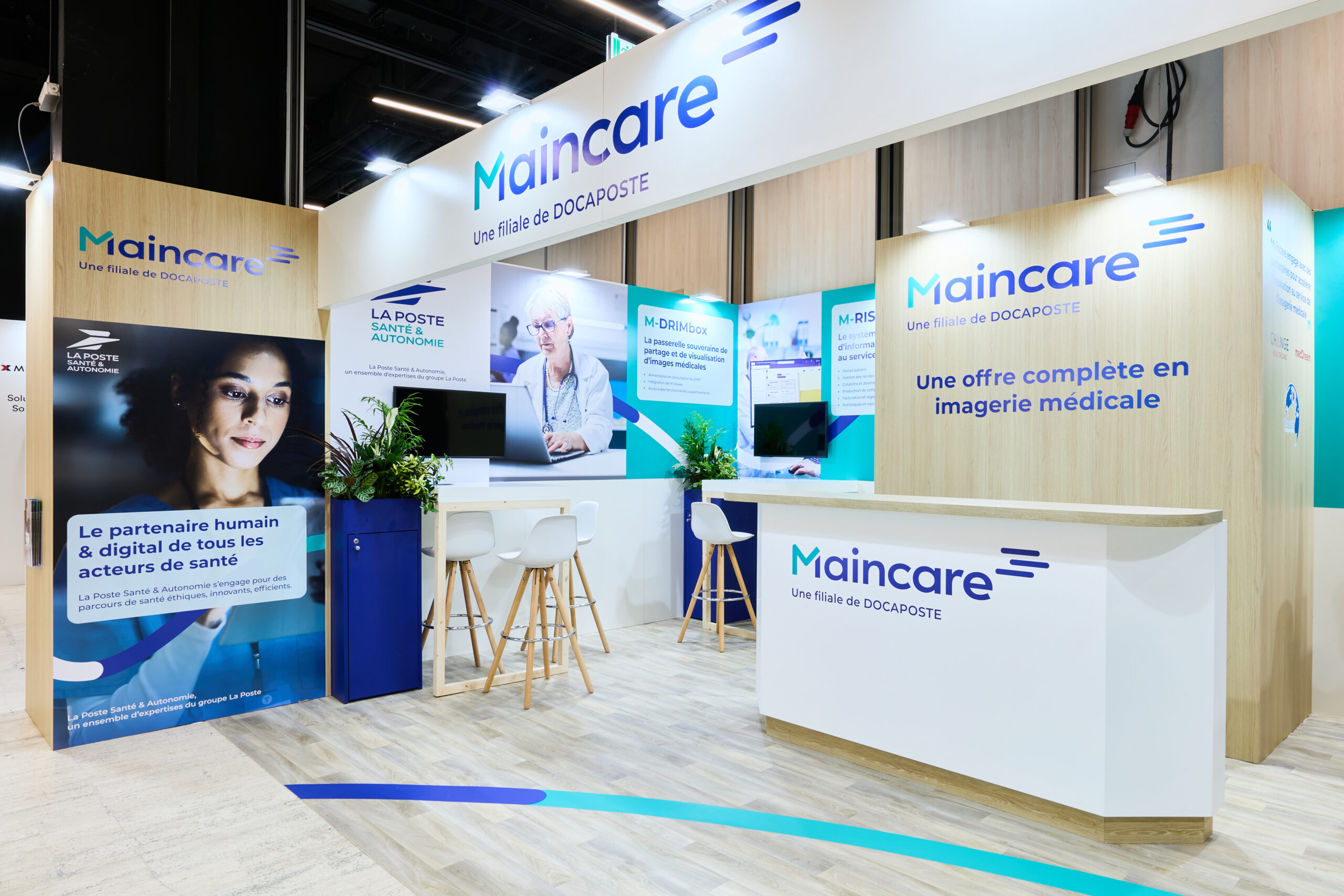 vu d'intérieur du stand sur-mesure MAINCARE au salon JFR 2024