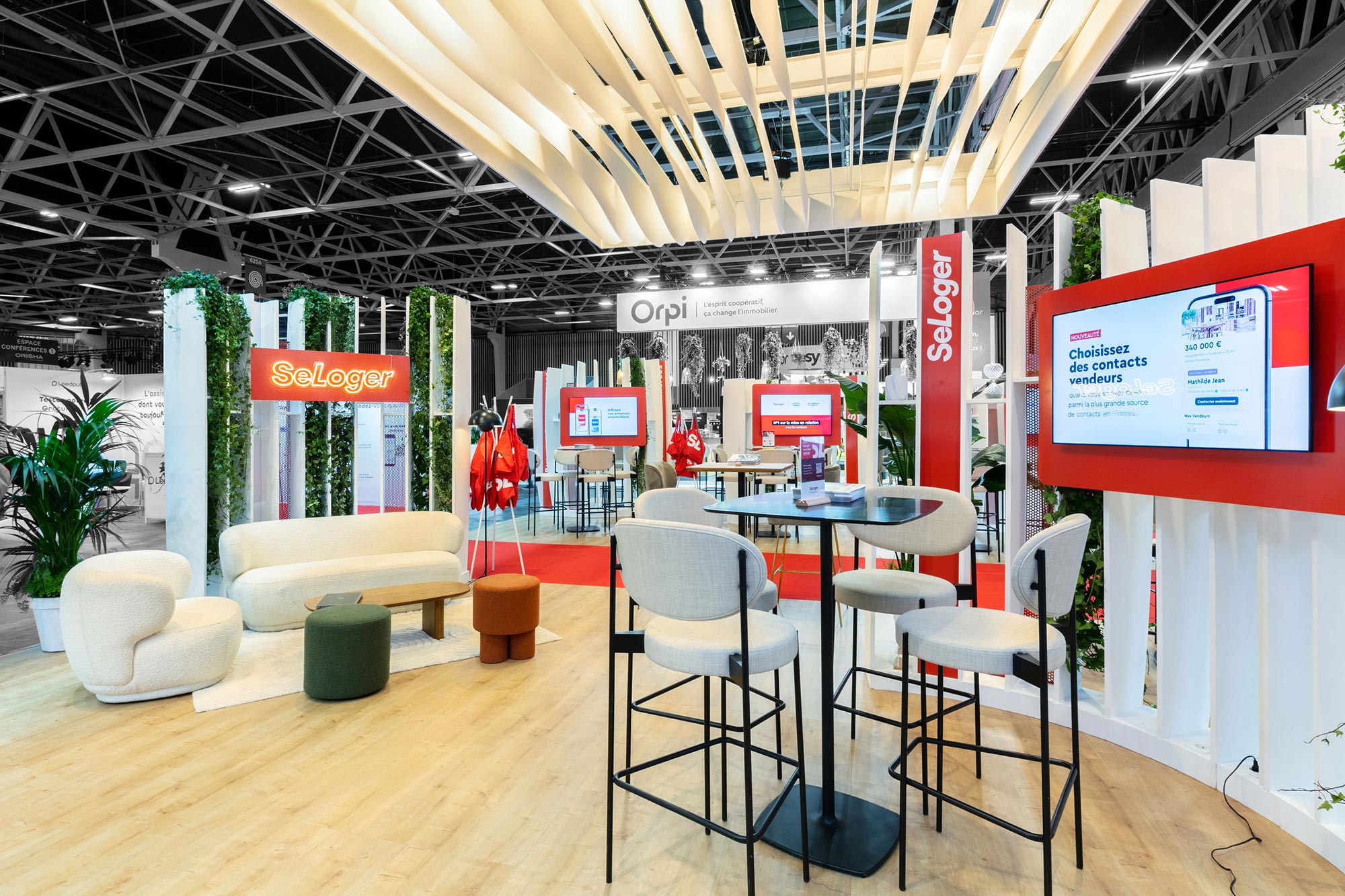 vue interieure du stand sur-mesure AVIV Group au salon RENT 2024