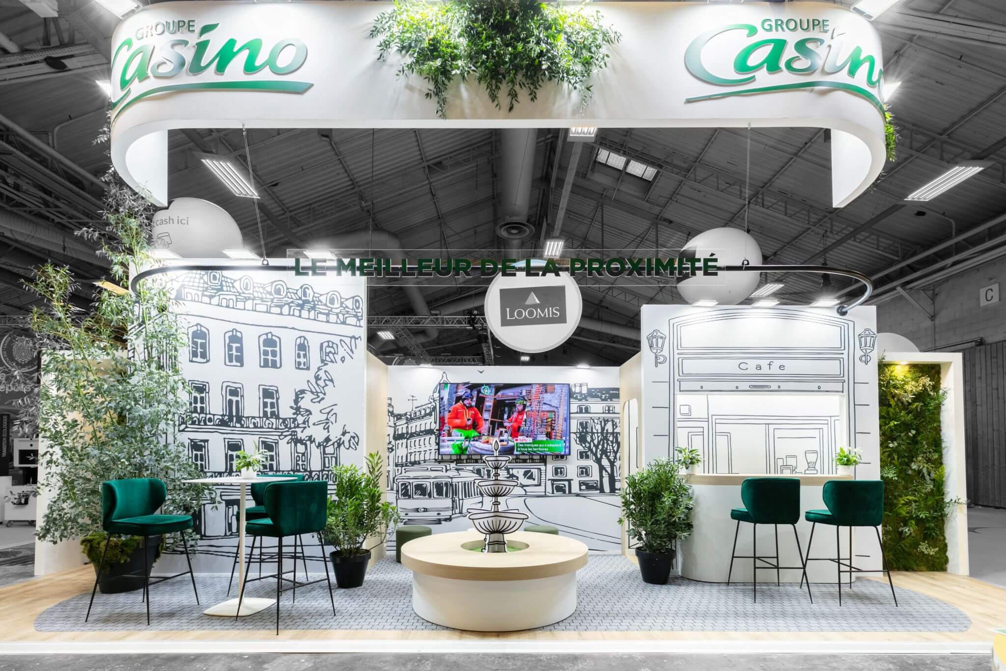 vue de face du stand sur-mesure Casino au salon SMCL 2024