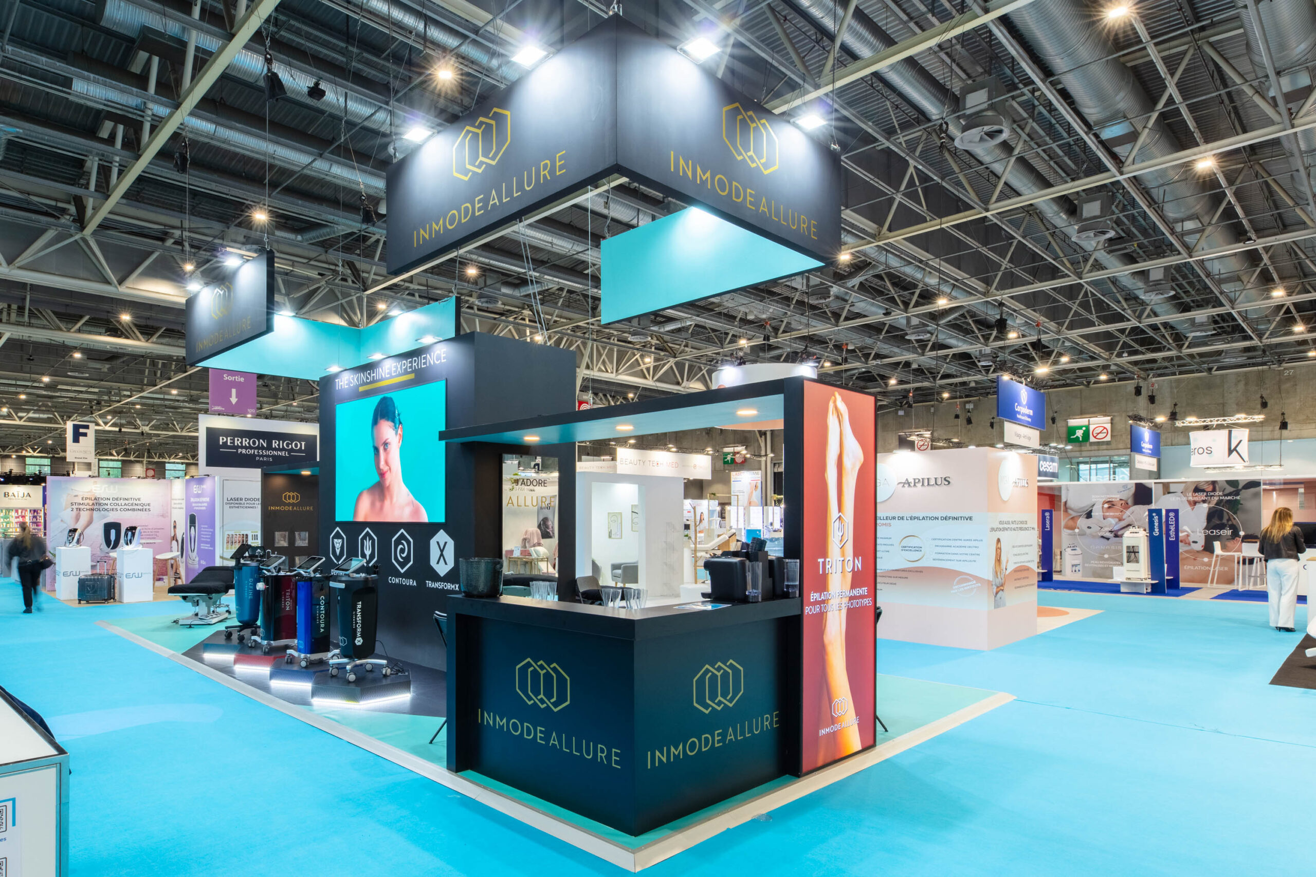 Vu de l'angle du stand sur-mesure Inmode Allure lors des nouvelles esthétiques 2025