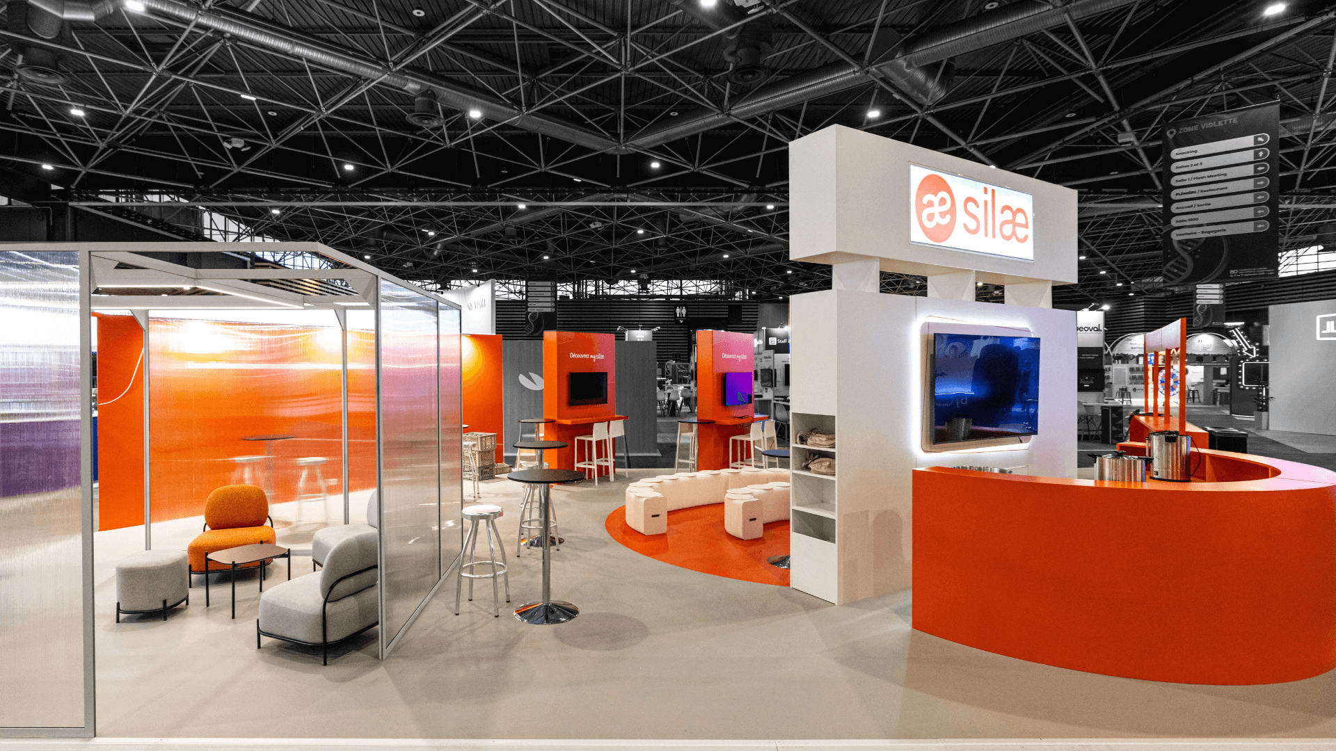 Vue de coté du stand sur-mesure Silae au salon COEC 2025.