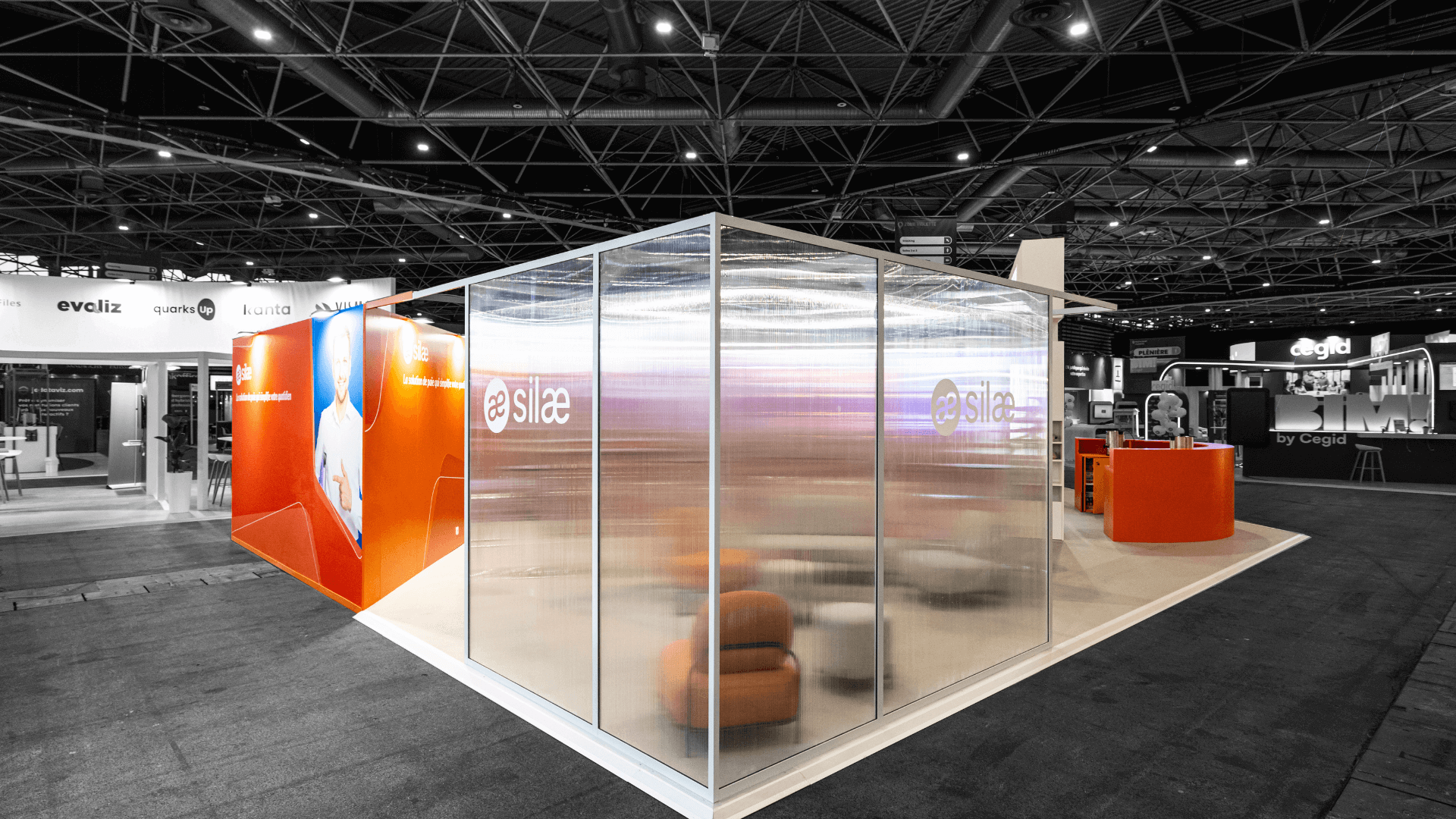 Vue de coté du stand sur-mesure Silae au salon COEC 2025.