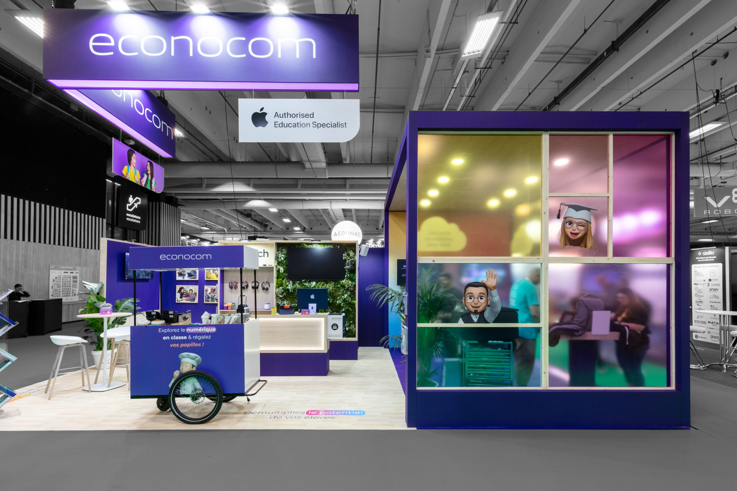 Vue de coté du stand sur-mesure Econocom au salon Educatech 2024.