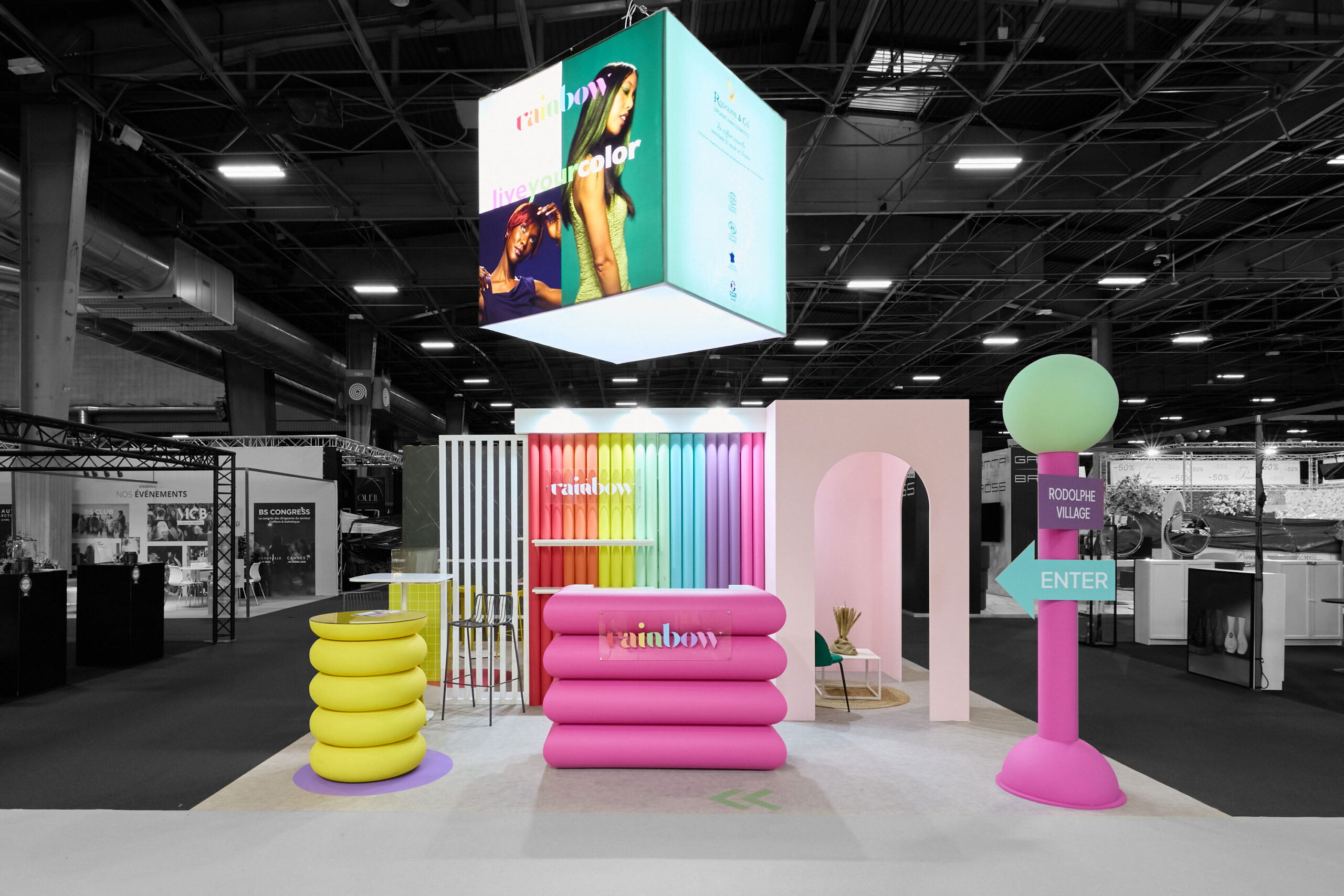 Vue de face du stand sur-mesure Rodolph&co au salon MCB 2024.