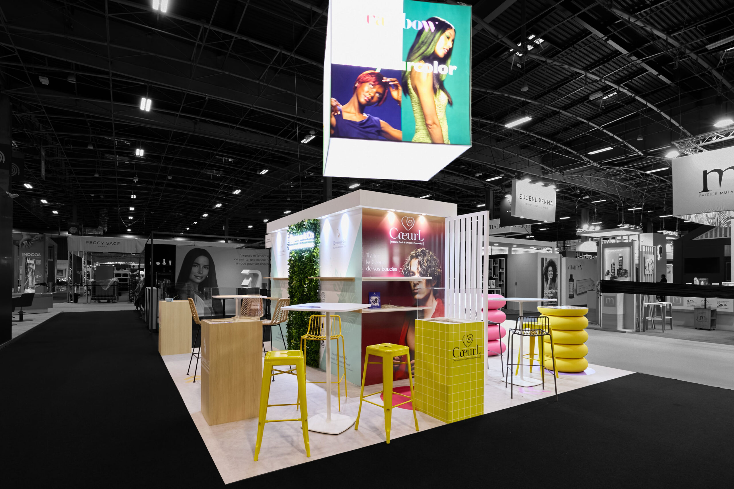 Vue de coté du stand sur-mesure Rodolph&co au salon MCB 2024.