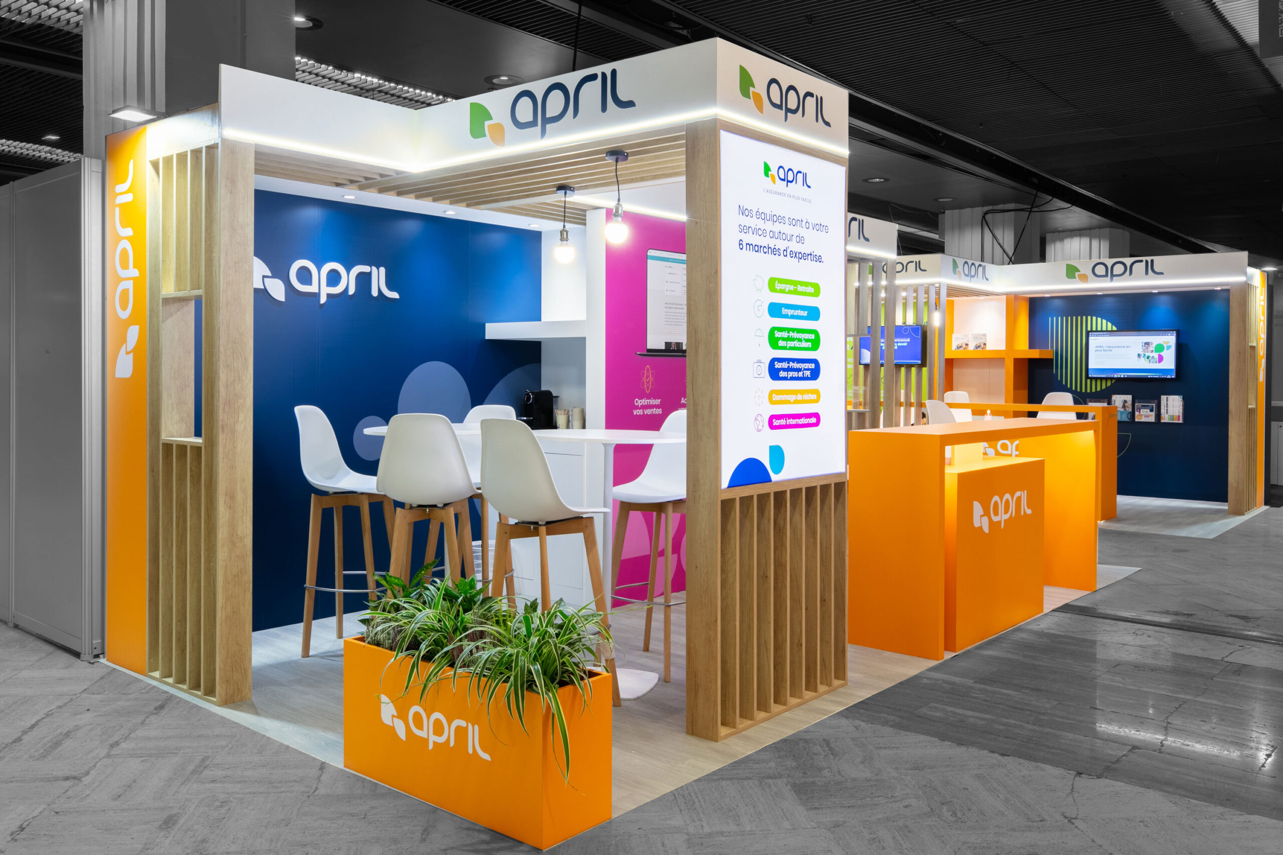 Vue de face du stand sur-mesure April au salon JDC 2025.
