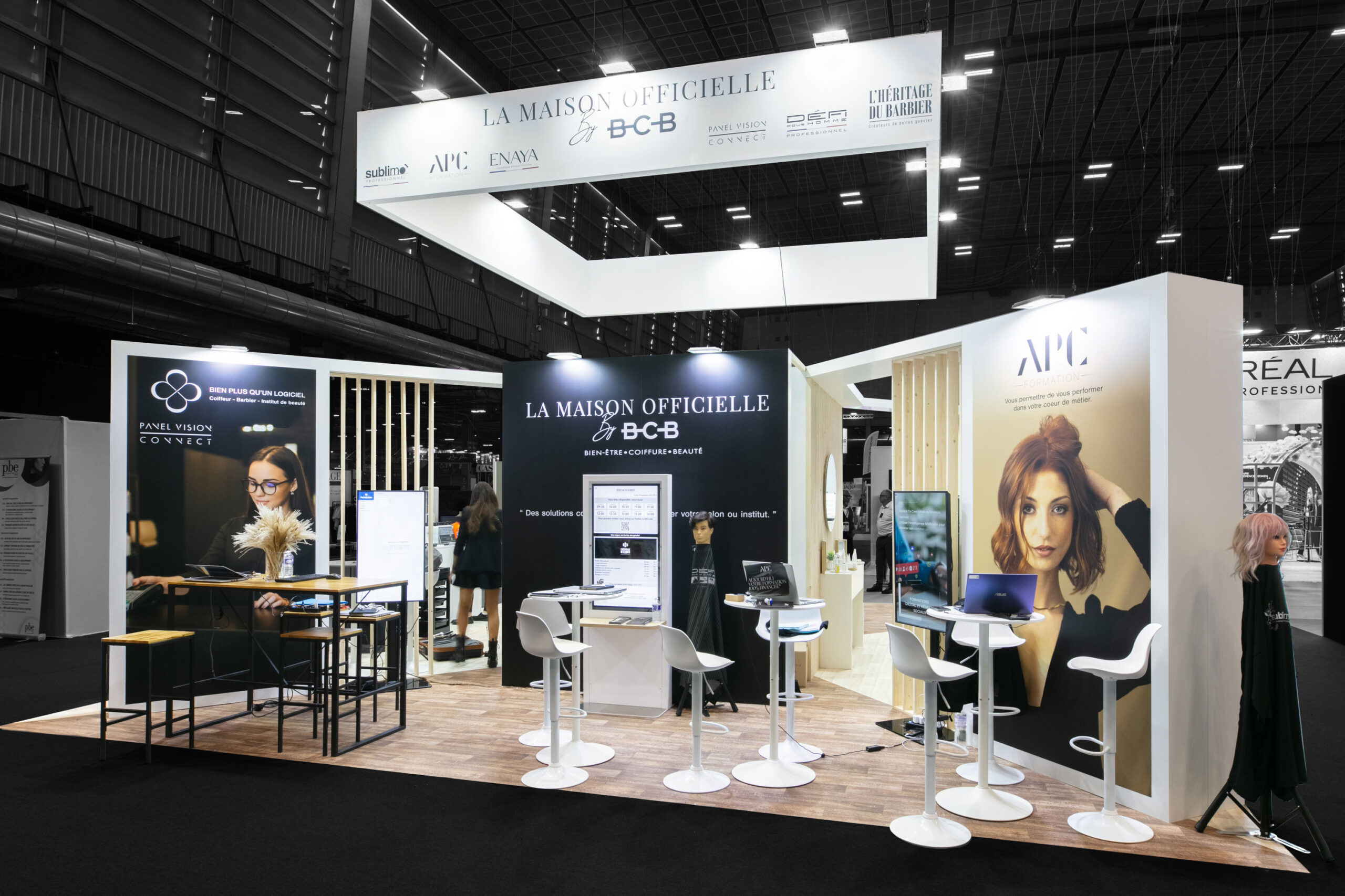 Vue de face du stand sur-mesure BCB au salon MCB 2025.