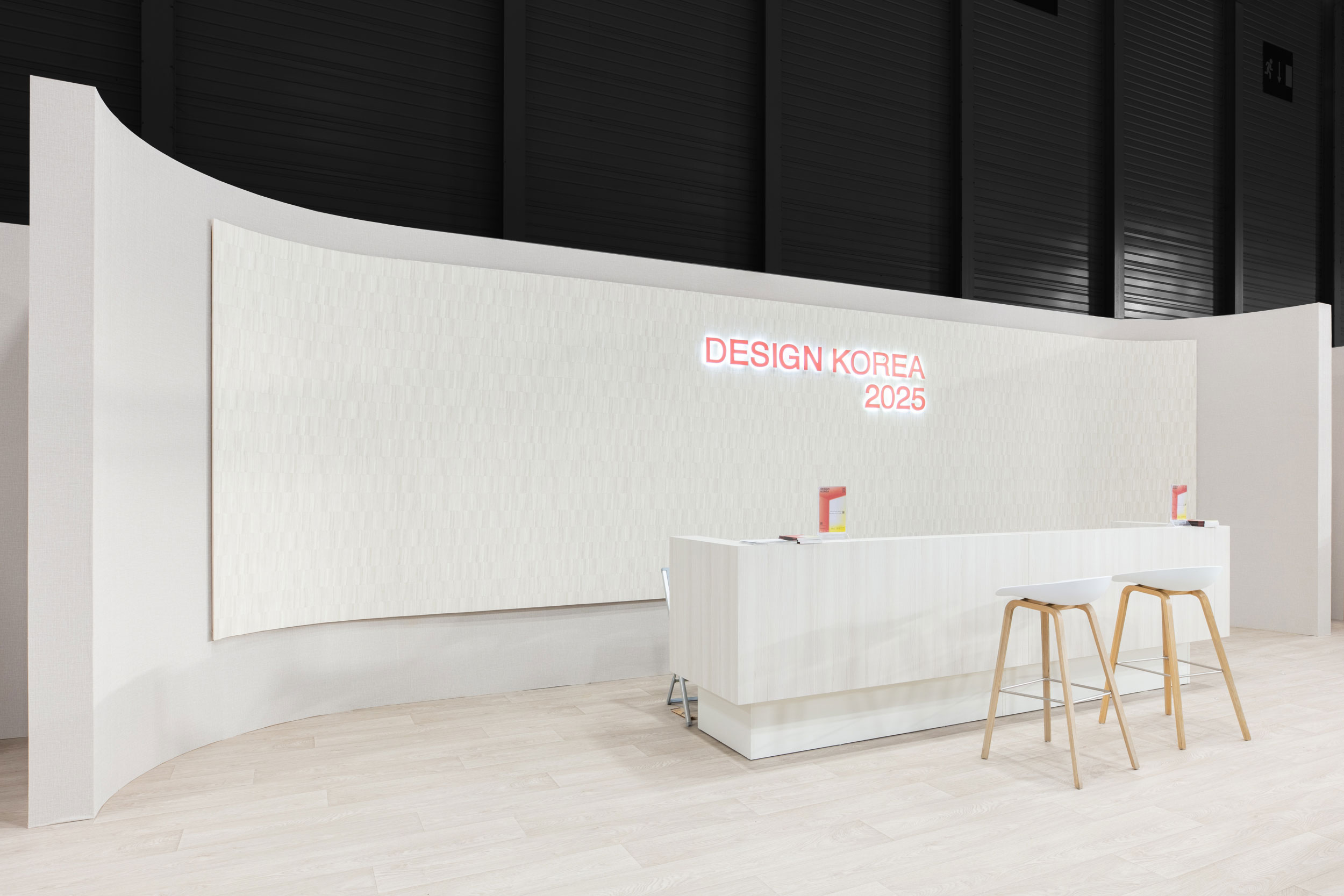 Vue de près du stand sur-mesure Design Korea au salon Maison & Objet 2025.