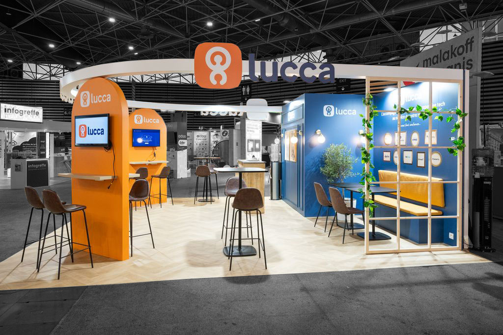 Vue de face du stand sur-mesure Lucca au salon COEC 2025.