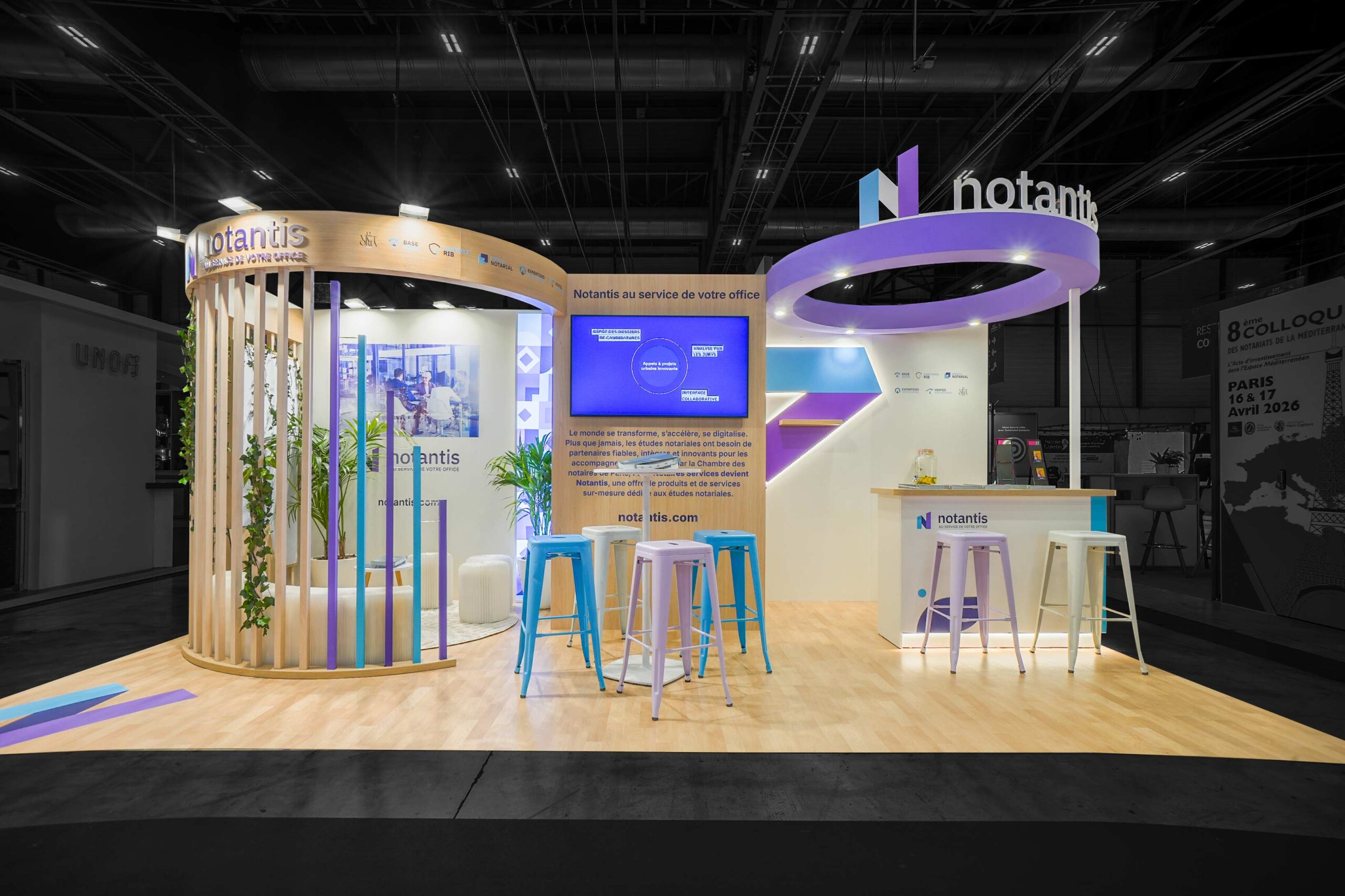 Vue de face du stand sur-mesure Notantis au Congrès des Notaires 2025.