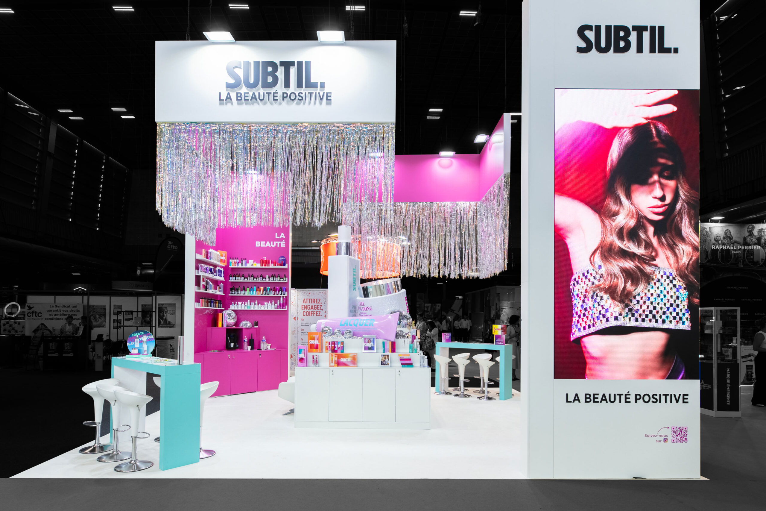 Vue de face du stand sur-mesure Subtil / Ducastel au salon MCB 2025.