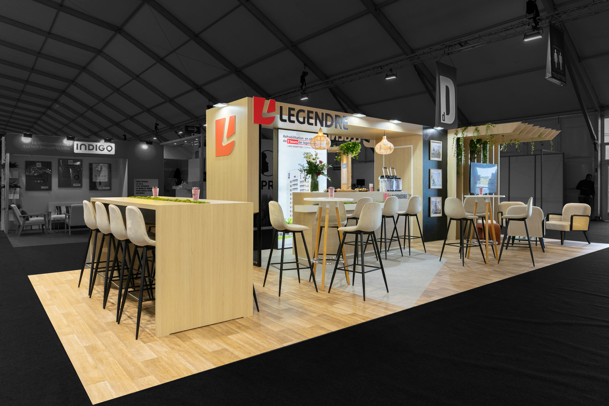 Vue de coté du stand sur-mesure Groupe Legendre au salon Espace Collectivités 2025.