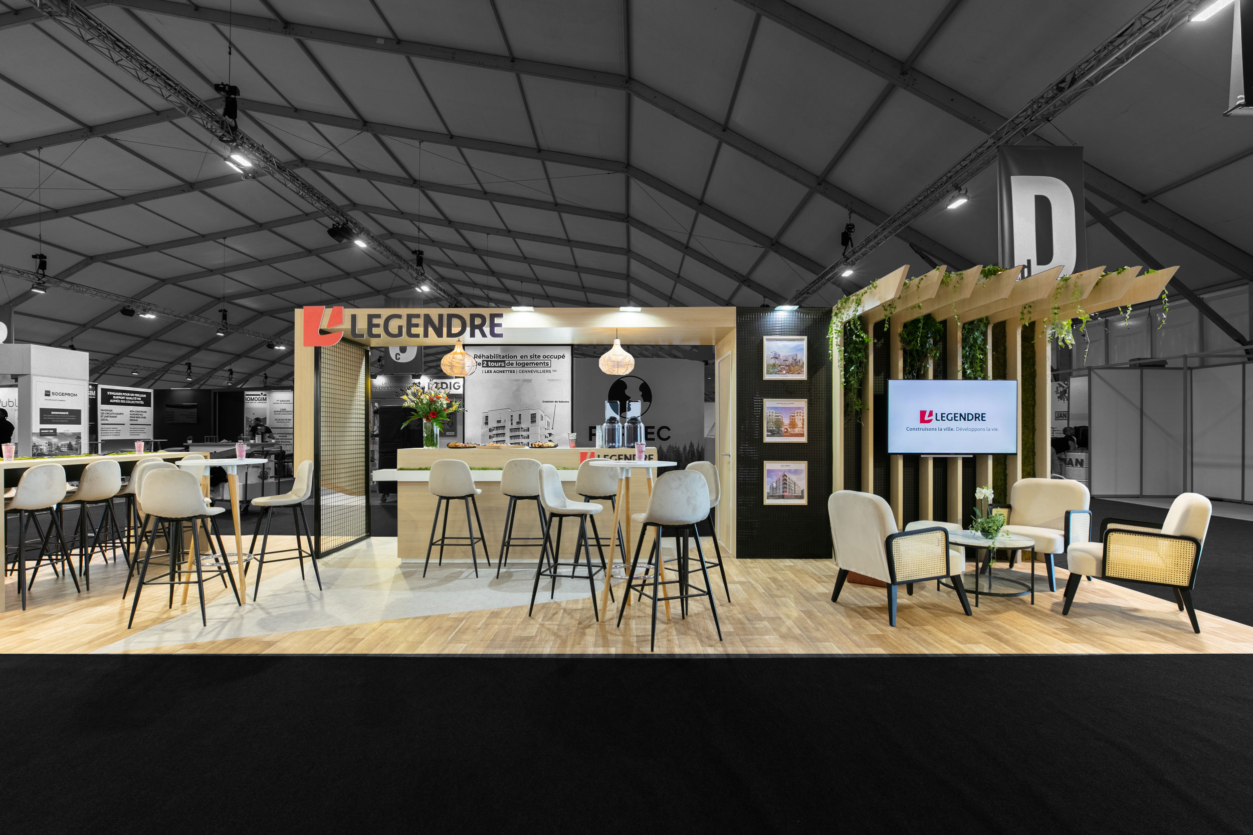 Vue de face du stand sur-mesure Groupe Legendre au salon Espace Collectivités 2025.