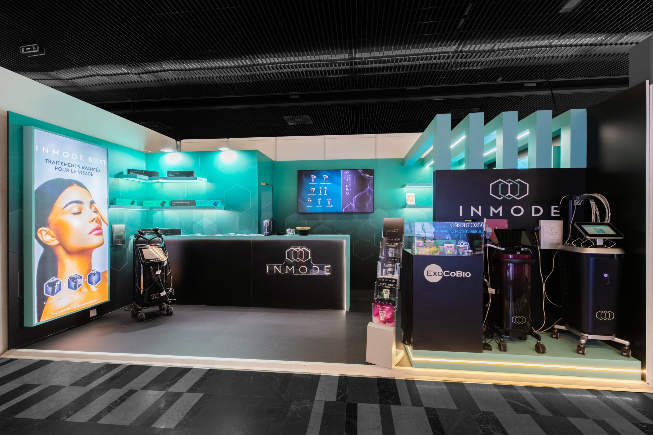 Vue de face du stand sur-mesure Inmode au salon SFME 2025.