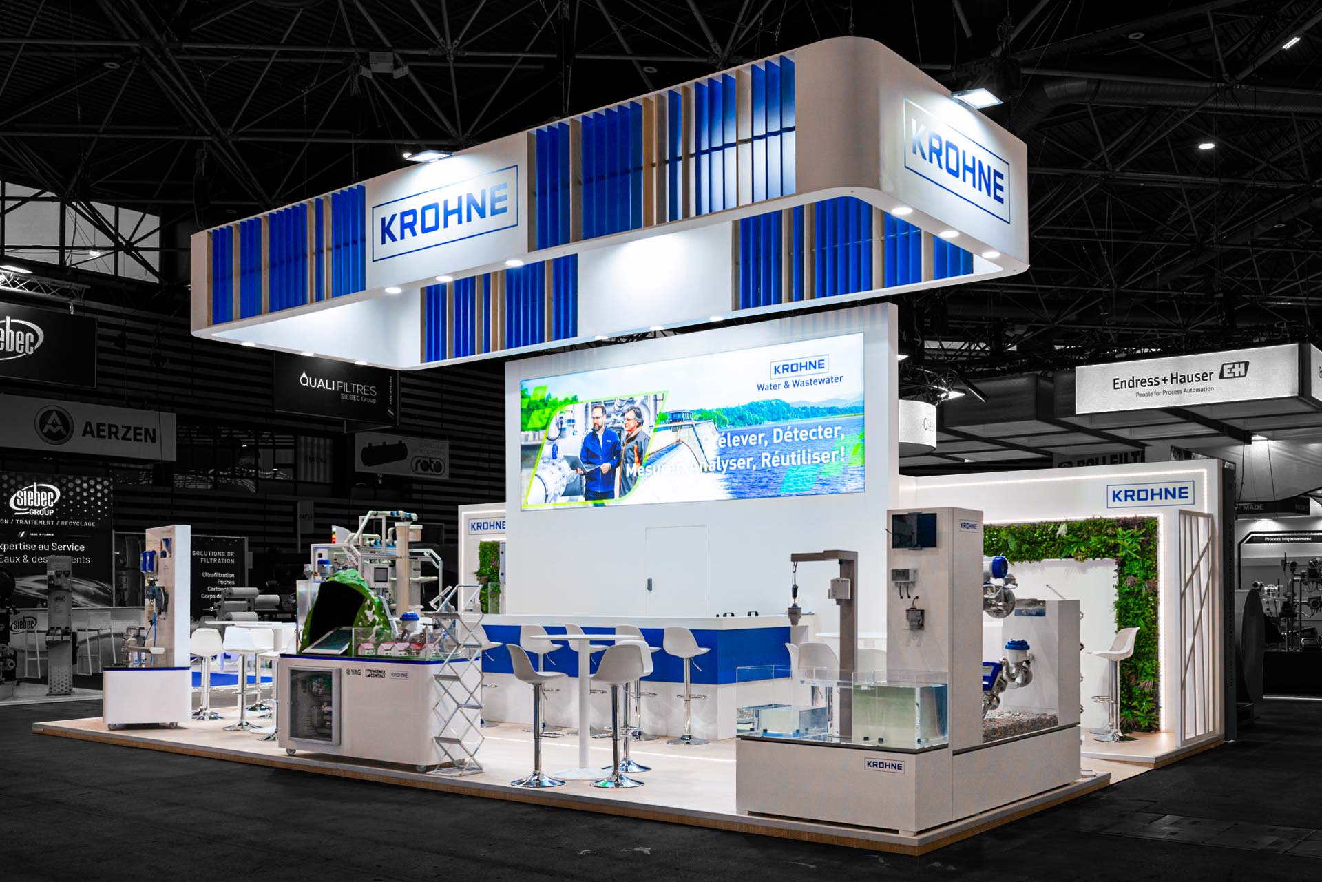 Vue de coté du stand sur-mesure Khrone au salon Pollutec 2025.