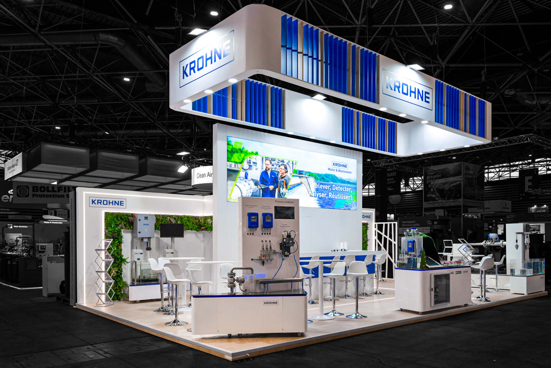 Vue de coté du stand sur-mesure Khrone au salon Pollutec 2025.