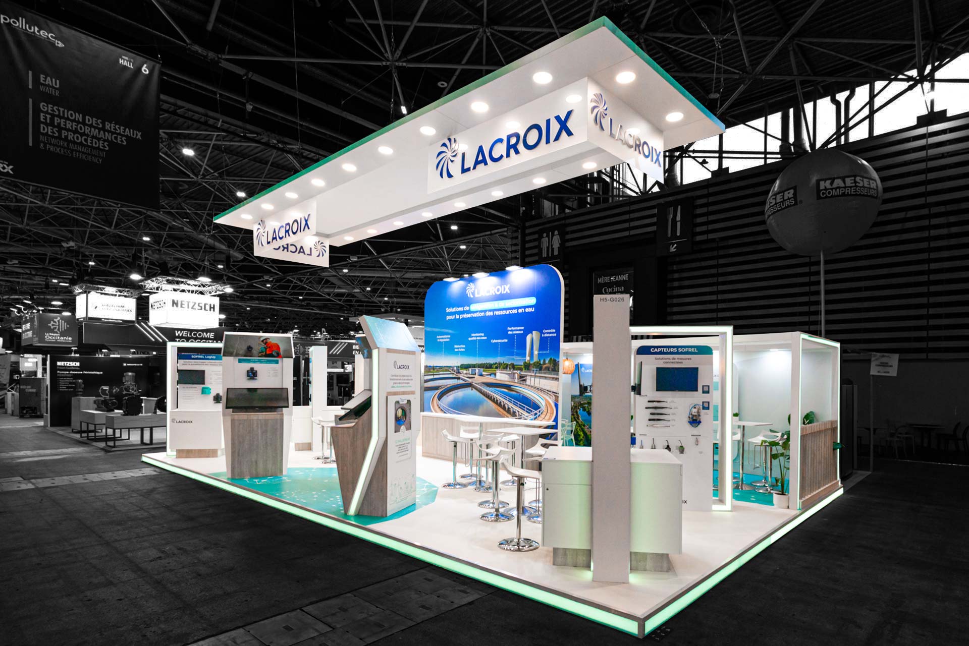 Vue de face du stand sur-mesure Lacroix-Sofrel au salon Pollutec 2025.