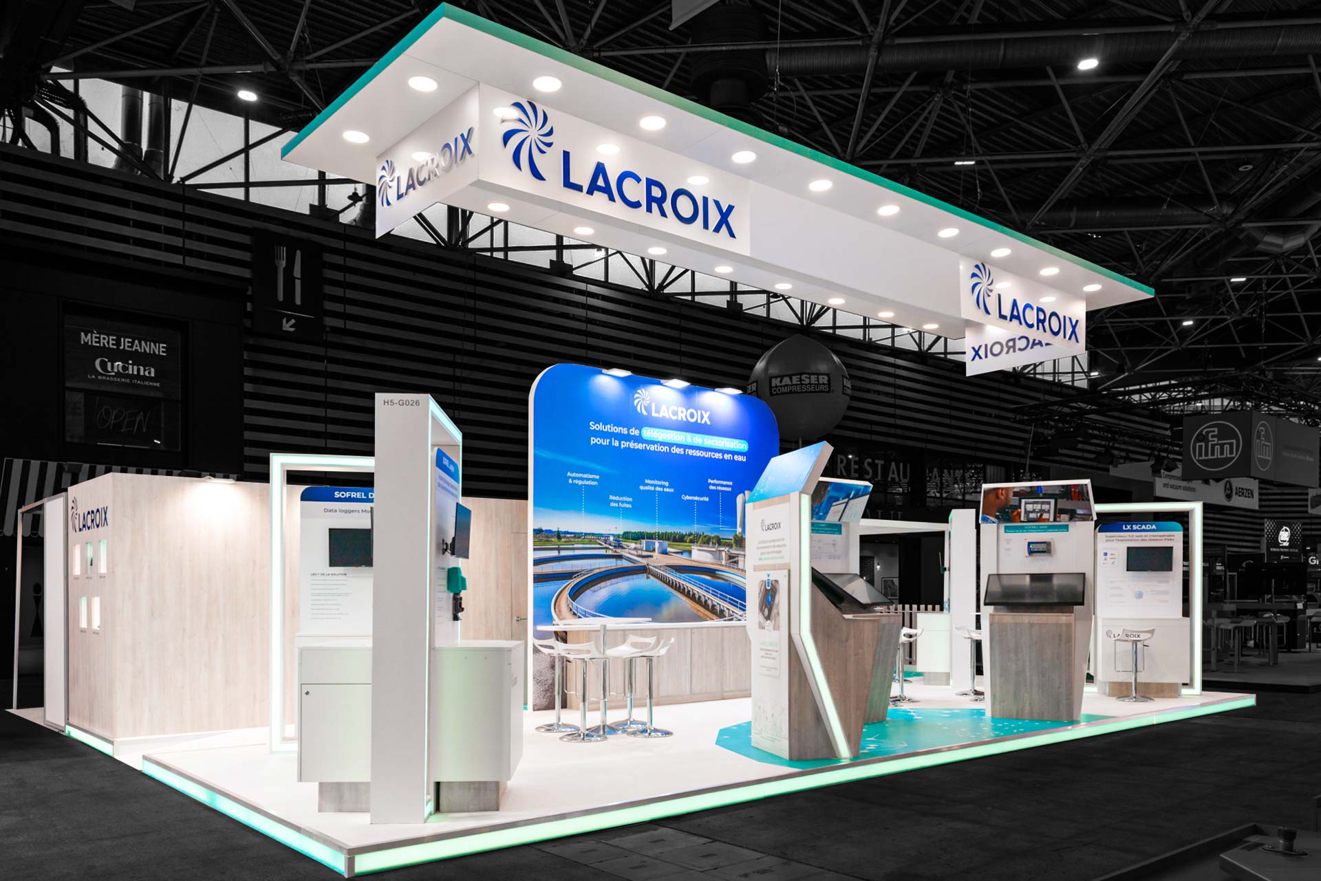 Vue de face du stand sur-mesure Lacroix-Sofrel au salon Pollutec 2025.
