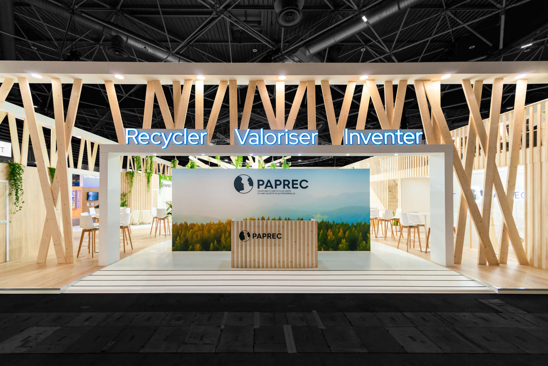 Vue de face du stand sur-mesure Paprec au salon Pollutec 2025.