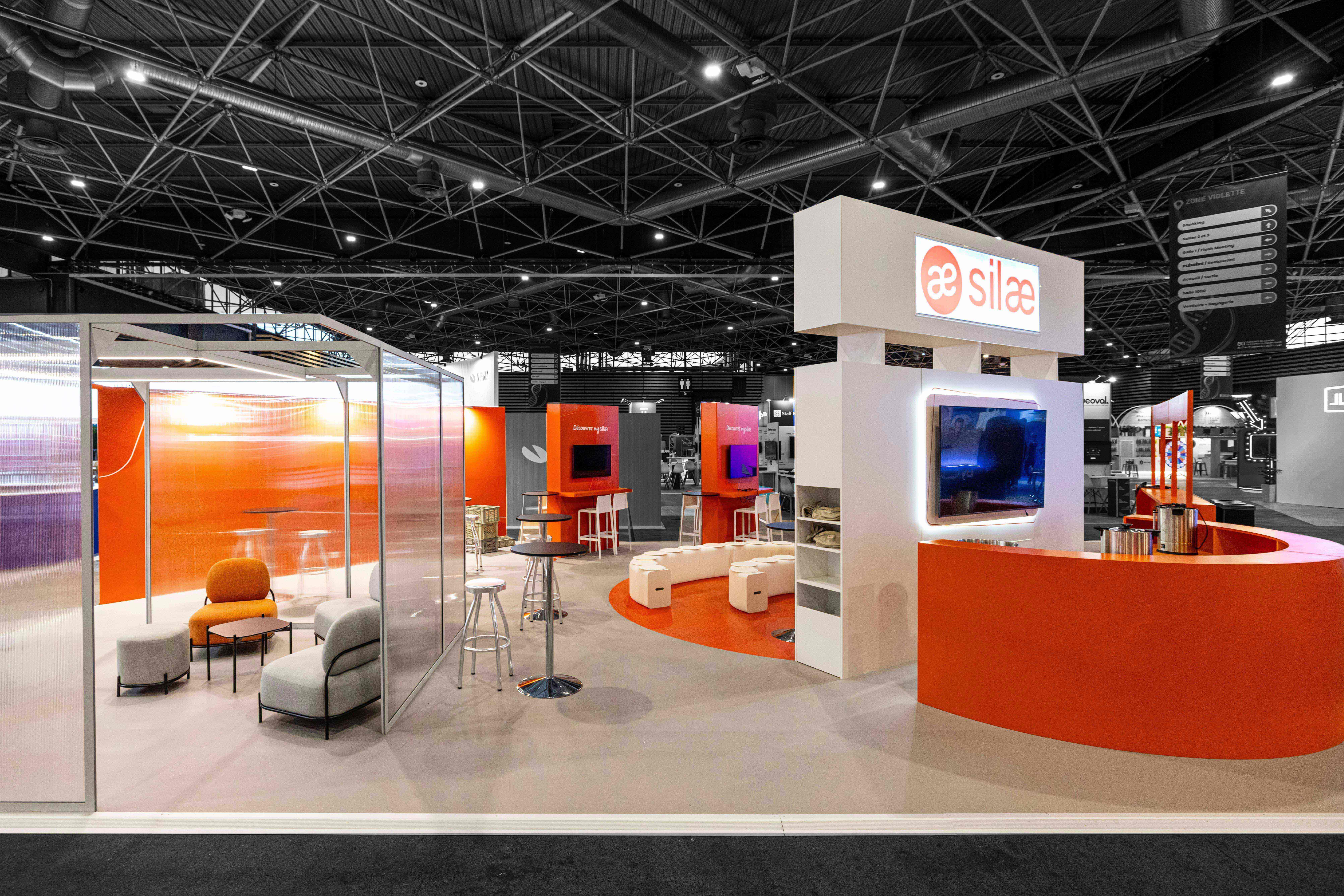 Vue de coté du stand sur-mesure Silae au salon COEC 2025.