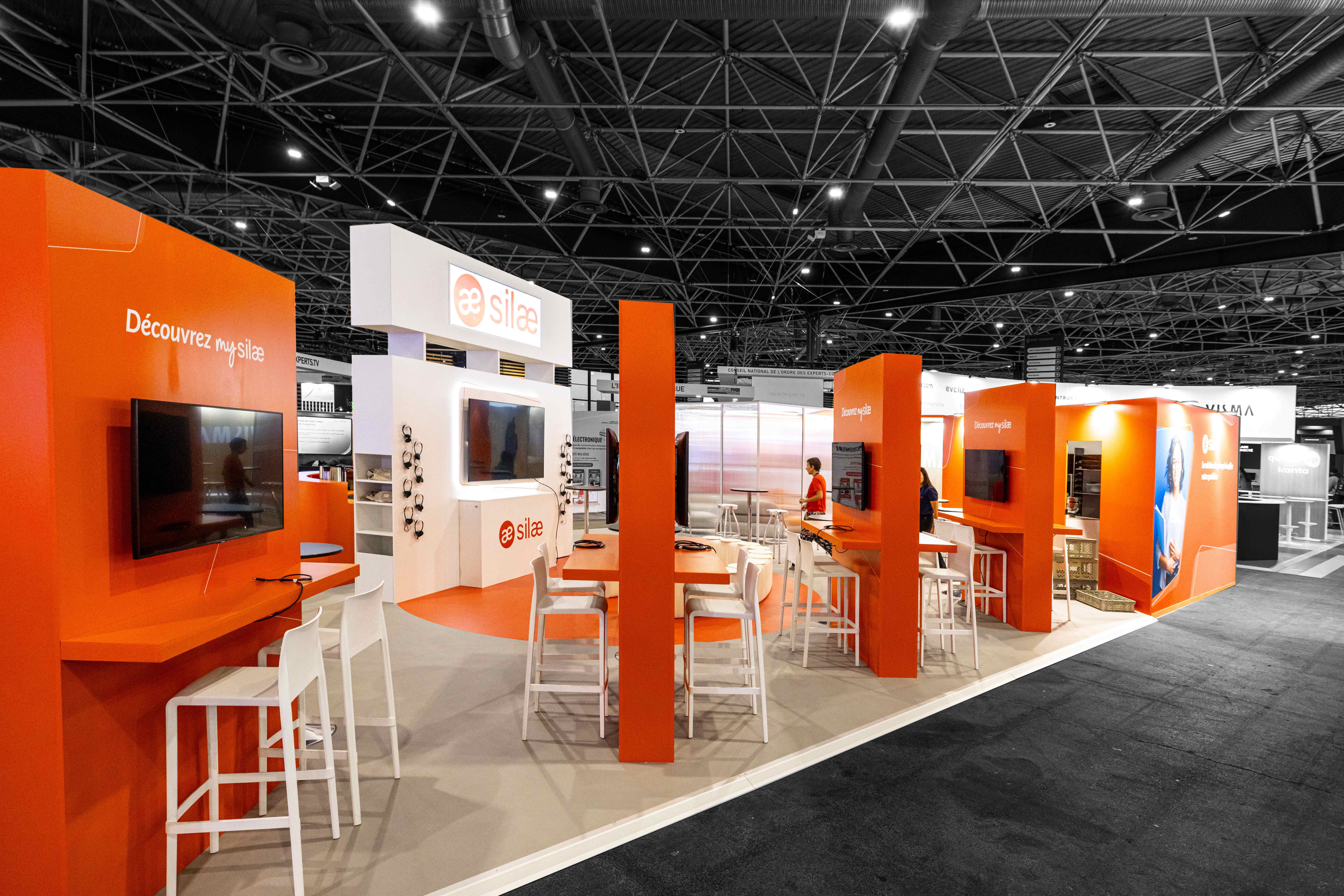 Vue de coté du stand sur-mesure Silae au salon COEC 2025.