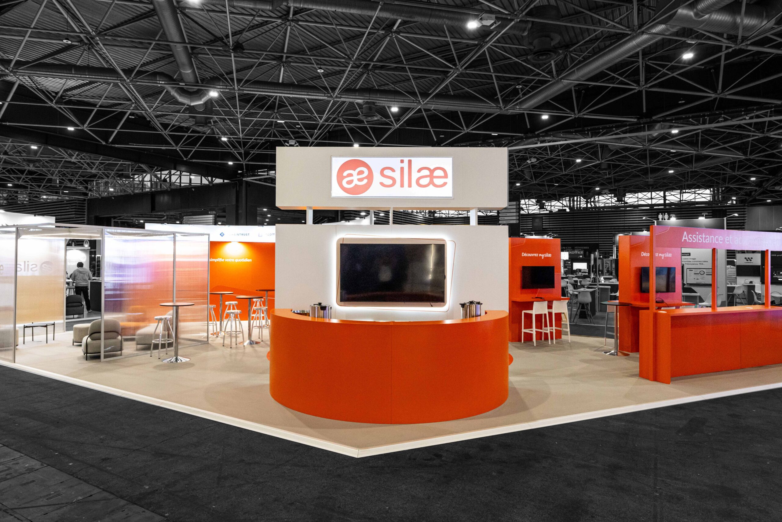 Vue de face du stand sur-mesure Silae au salon COEC 2025.