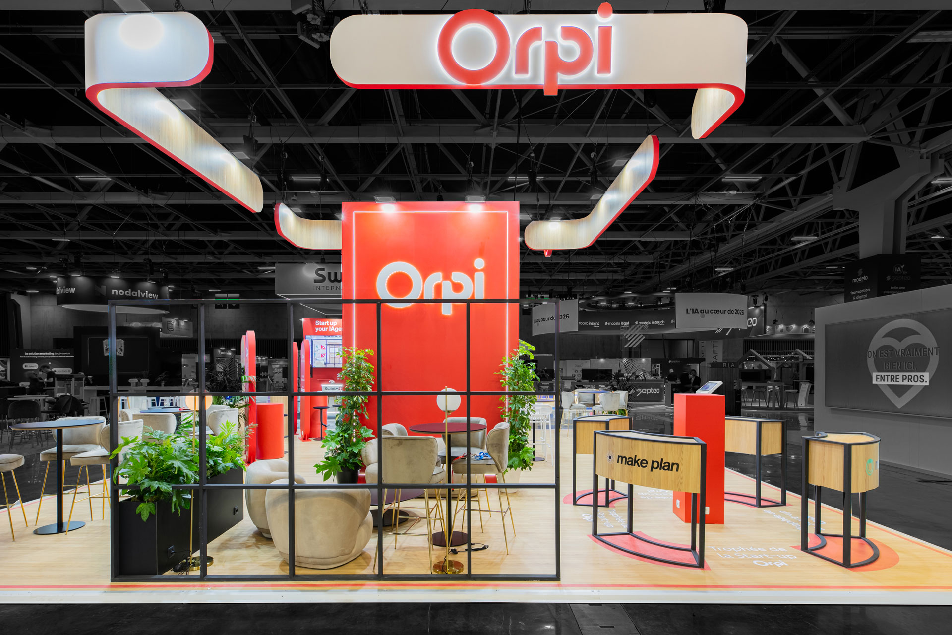 Vue de face du stand sur-mesure Orpi au salon Rent 2025.