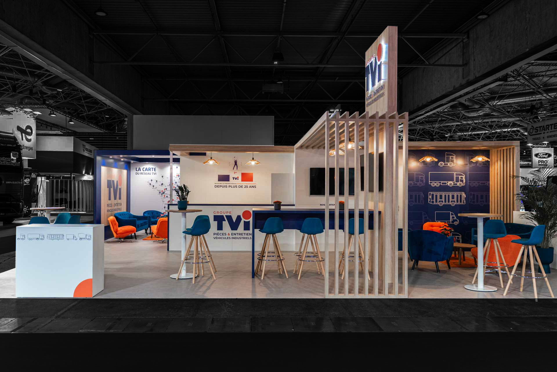 Vue de face du stand sur-mesure TVI au salon Solutrans 2025.
