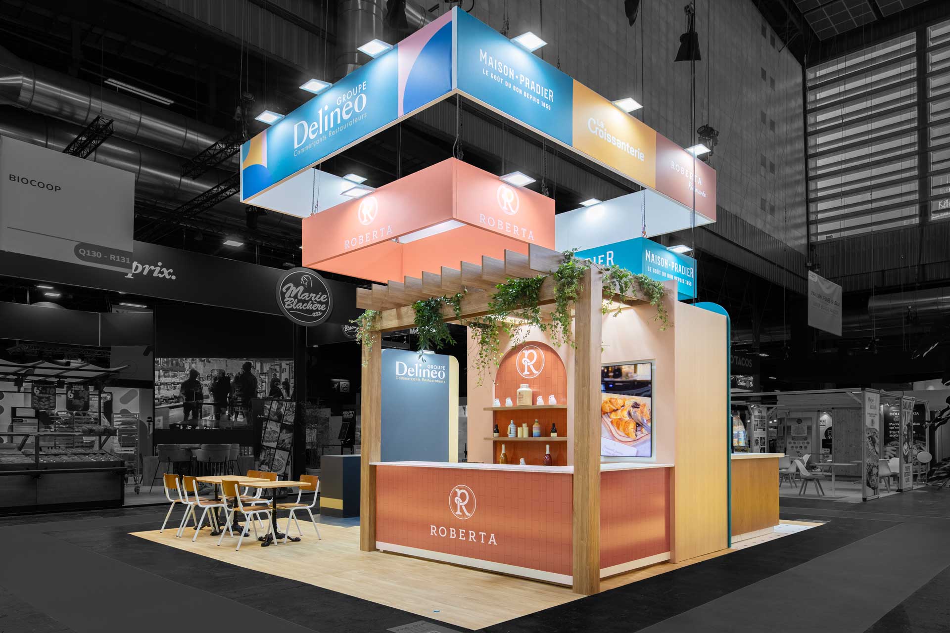 Vue de coté du stand sur-mesure Delineo au salon Franchise Expo 2026.