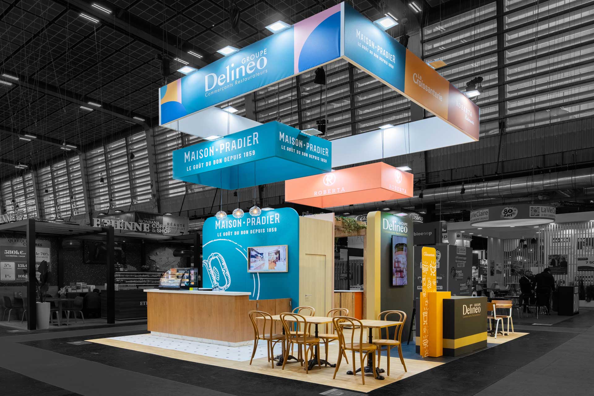 Vue de coté du stand sur-mesure Delineo au salon Franchise Expo 2026.