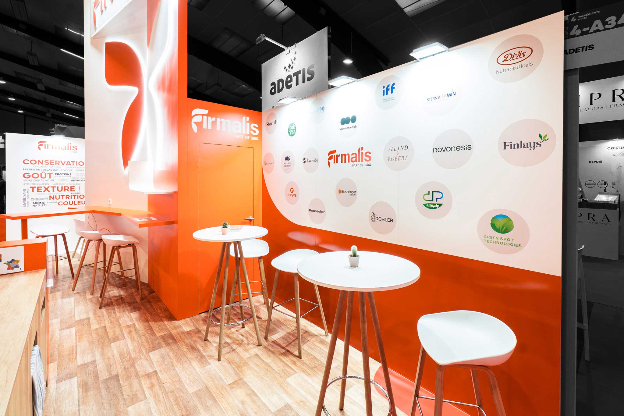 Vue d'intérieur du stand sur-mesure Firmalis au salon CFIA 2026.