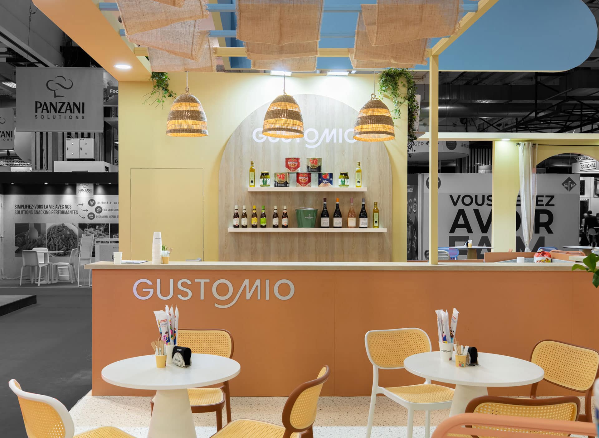 Vue d'intérieur du stand sur-mesure Gustomio au salon Parizza 2026.