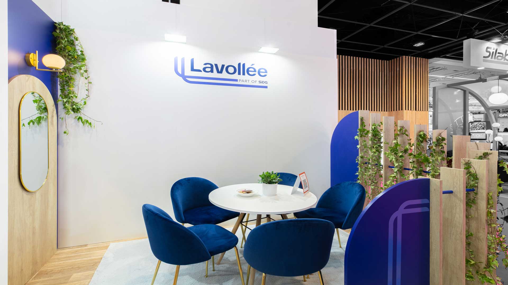 Vue d'intérieur du stand sur-mesure Lavollée au salon InCosmetics 2026.