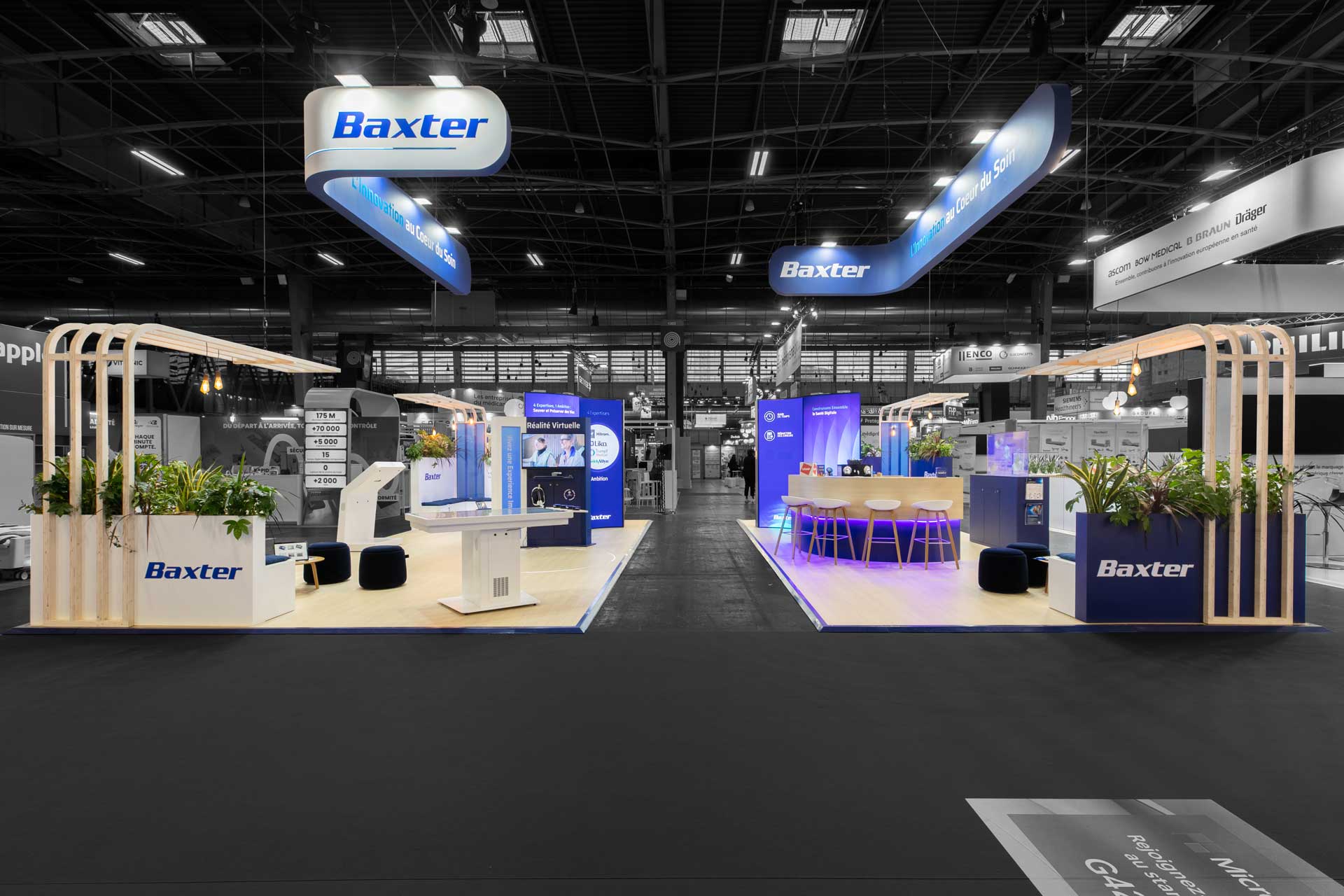 Vue de face du stand sur-mesure Baxter au salon Santexpo 2026.