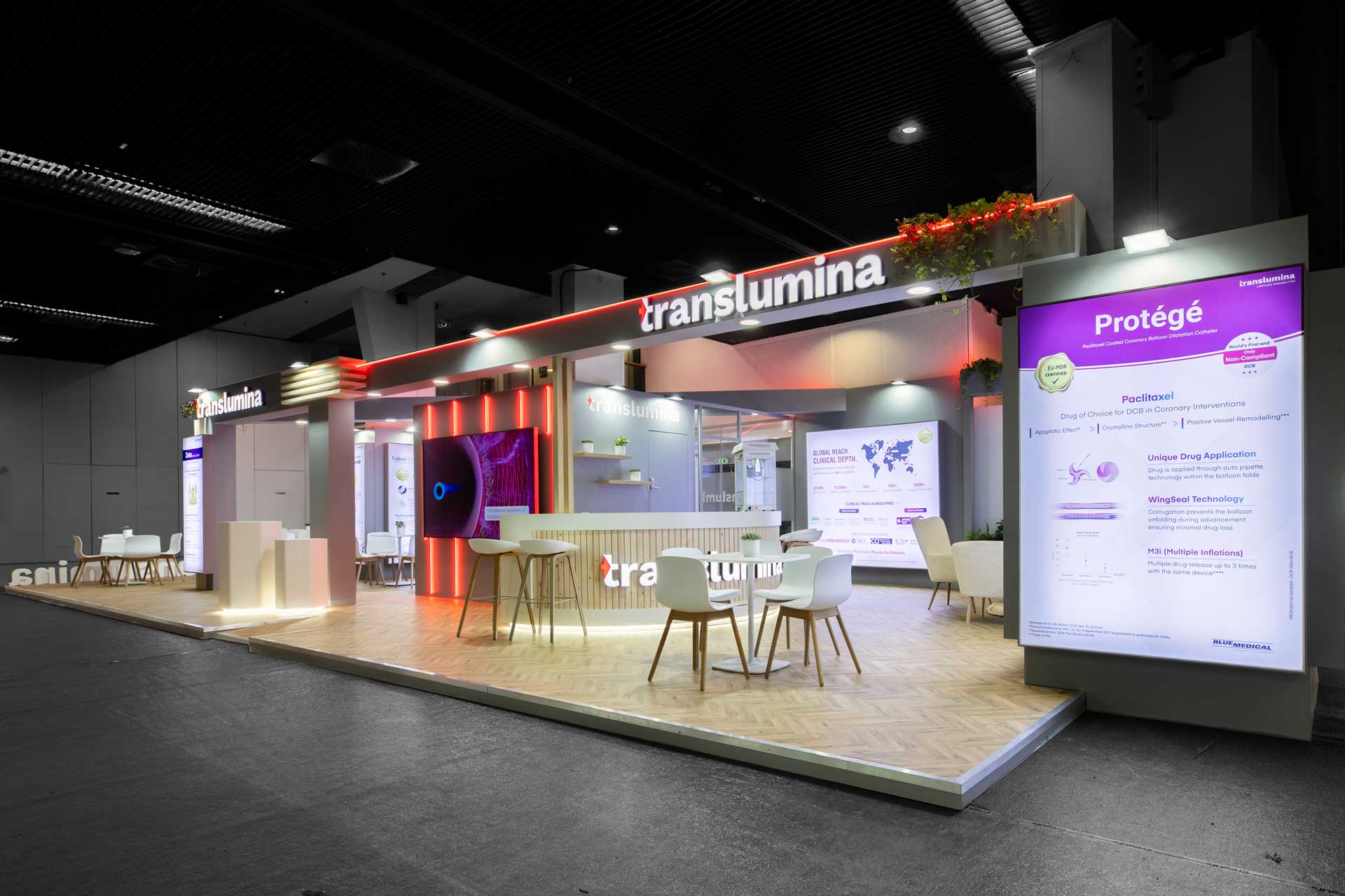 Vue de côté du stand sur-mesure Translumina au salon Euro PCR 2026.