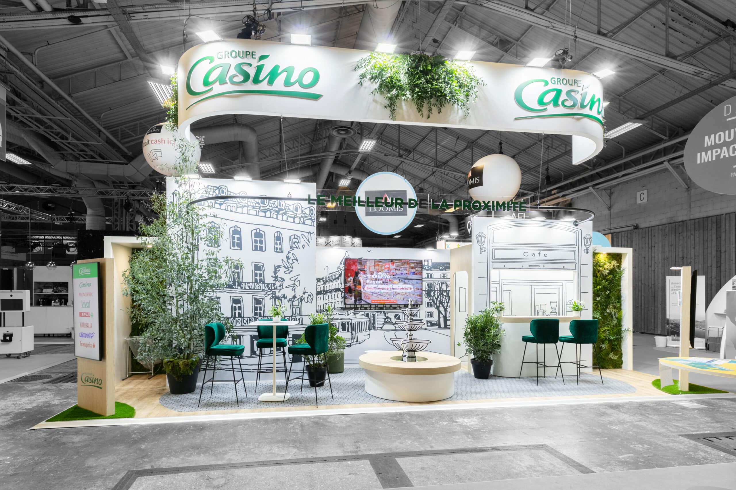 Vue de face du stand sur-mesure Casino au salon SMCL 2024.