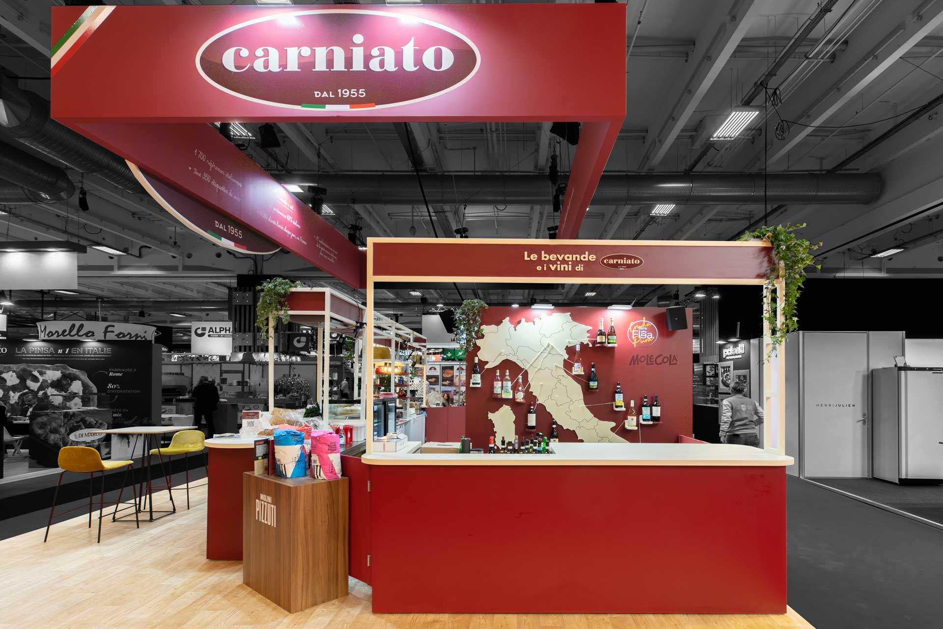 Vue de face du stand sur-mesure Carniato au salon Parizza 2026.