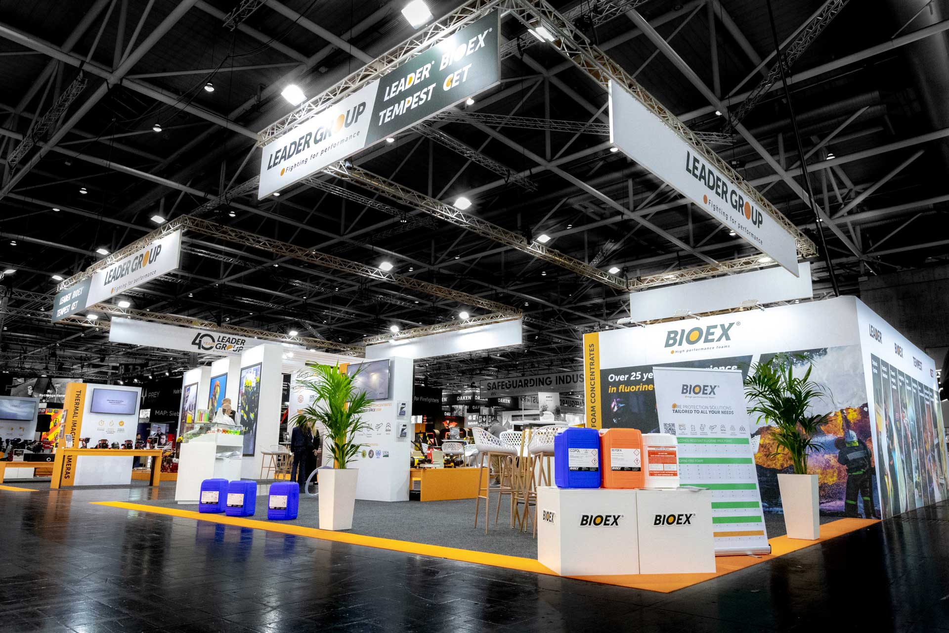 Vue de face du stand sur-mesure Leader Group au salon Interschutz 2026.