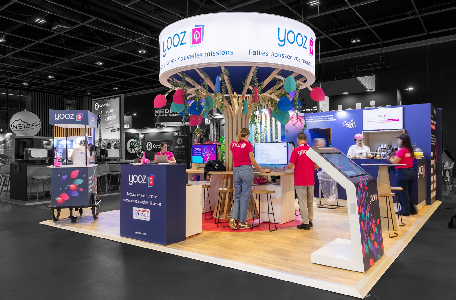 Vue de côté droit stand Yooz au salon COEC 2026.